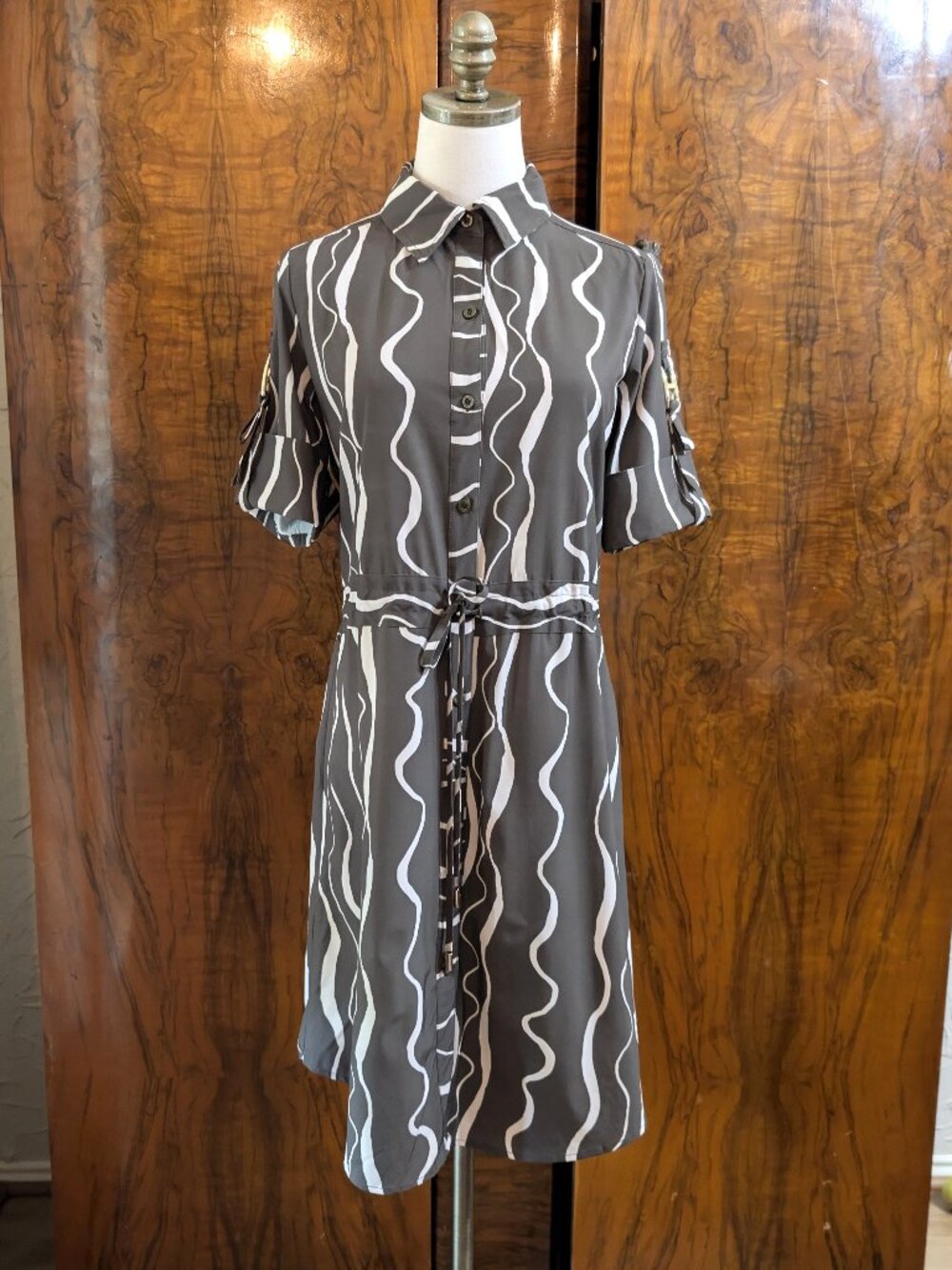 Halston Womens Shirt Dress 6 Sage Green Cream Wavy Abstract Stripe Quiet Luxury